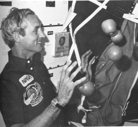 Don Williams, space juggler