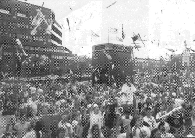 The Big Toss-Up (L'Envolee General) at Berri Square.