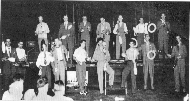 A group photo from the morning juggling session at the 1947 IBM convention, taken just hours before the IJA was founded.