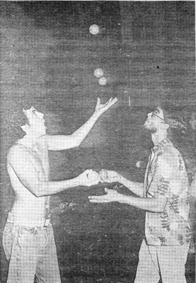 Doug Walsh (I) and Paul Reid execute a fiveball face-to-face takeaway at the 1976 IJA Convention in Los Angeles, which was attended by 135 people. (Roger Dollarhide photo) 