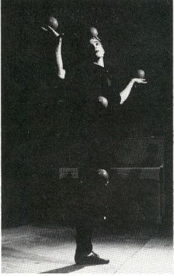 Olivier Groszer with a five ball balance (Hartmut Schulz photo)