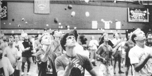 (Top) Leif Petterson (center) and others concentrate to keep five balls aloft in the Akron High Five on Games Day (Giduz photo)