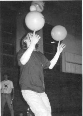 Am I blue!  Sean Blue spins a two-ball stack on one hand, one ball on the other, after which he kicked up into a head bounce.  And he held it for the camera. (photo by thomasl)